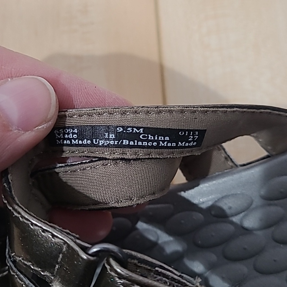 Clarks Women's Size 9.5 Strappy Sandals - Picture 4 of 6